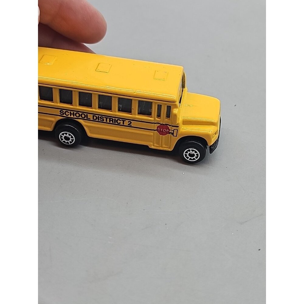 Maisto Gas Tanker Leyland‎ Metropolitan Heating & Fuel Oil 1/64 & School Bus - Picture 5 of 10